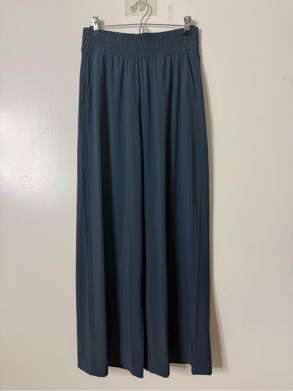 Vuori Women’s Villa Wideleg Pant Ink Navy VW4047 Medium - Picture 2 of 7